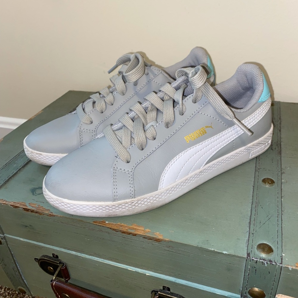 Gray Puma tennis shoes in perfect condition. - Picture 2 of 2